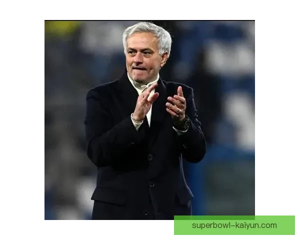 穆里尼奥与球员关系持续改善，近期互动增多备受关注