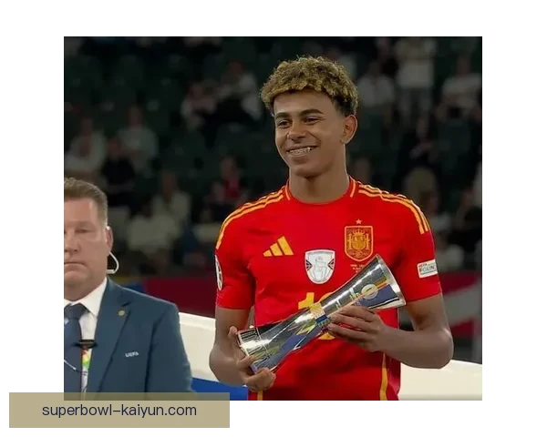 西班牙在欧洲杯历史上迎来三冠荣誉，表现值得关注